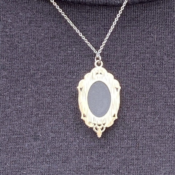 Skeleton Goddess Cameo Necklace - Picture 5 of 6